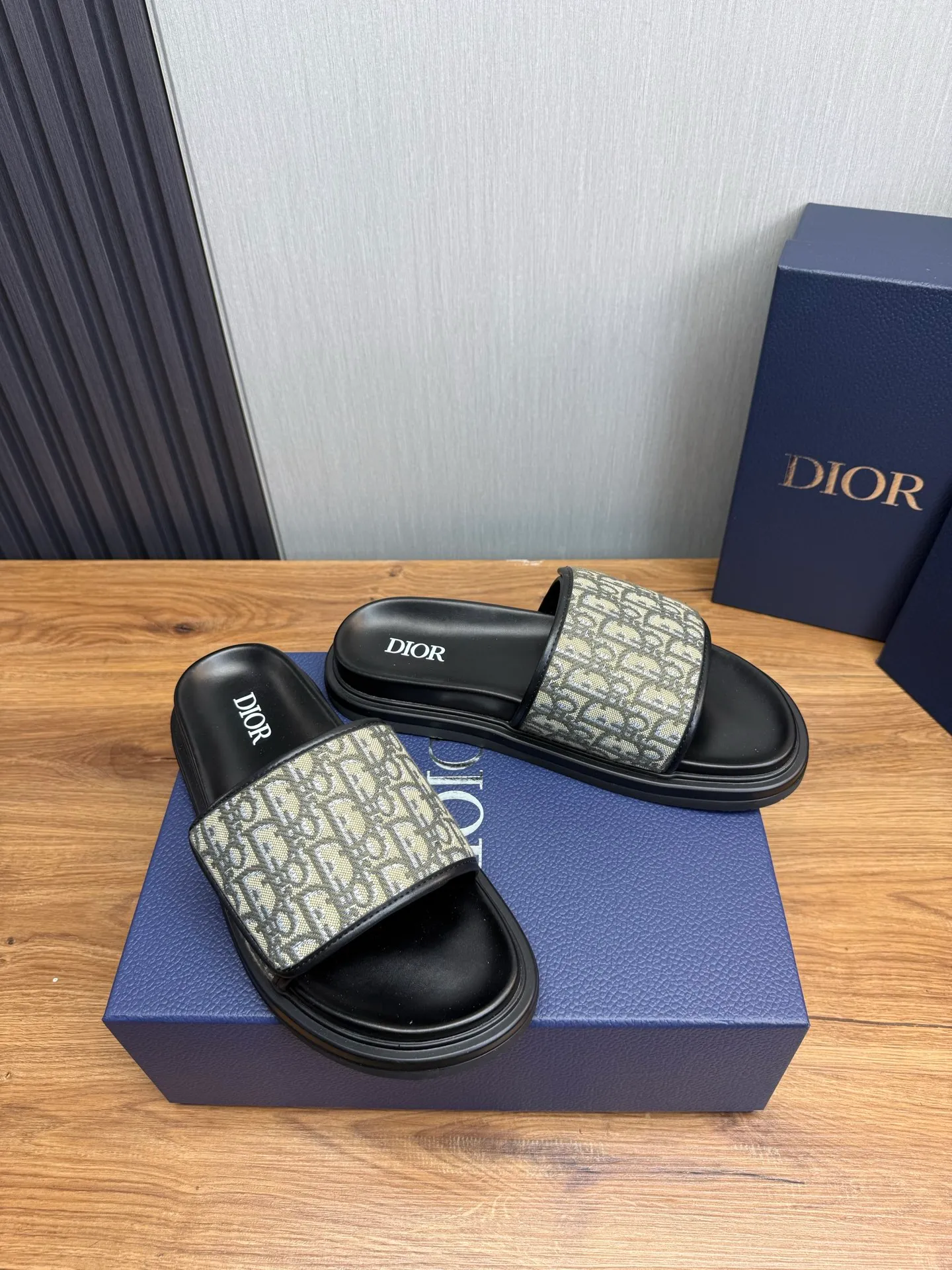 Men's shoes 💰280💰 Dior. Men's slippers 🩴Official website 1:1 production 38-45 yards 45 46 🉑️Customized original material shipped✅